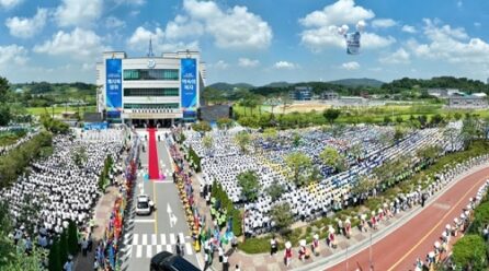 80,000 members of the Shincheonji Church of Jesus gathered for Sunday service astonishes Cheongju, South Korea